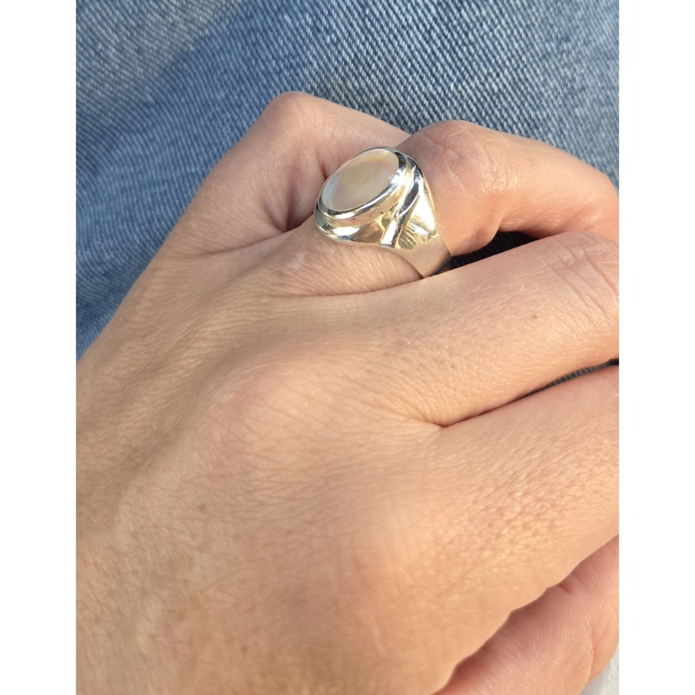 Sterling .925 MOP Oval Offset Ring. 7 - Picture 4 of 5